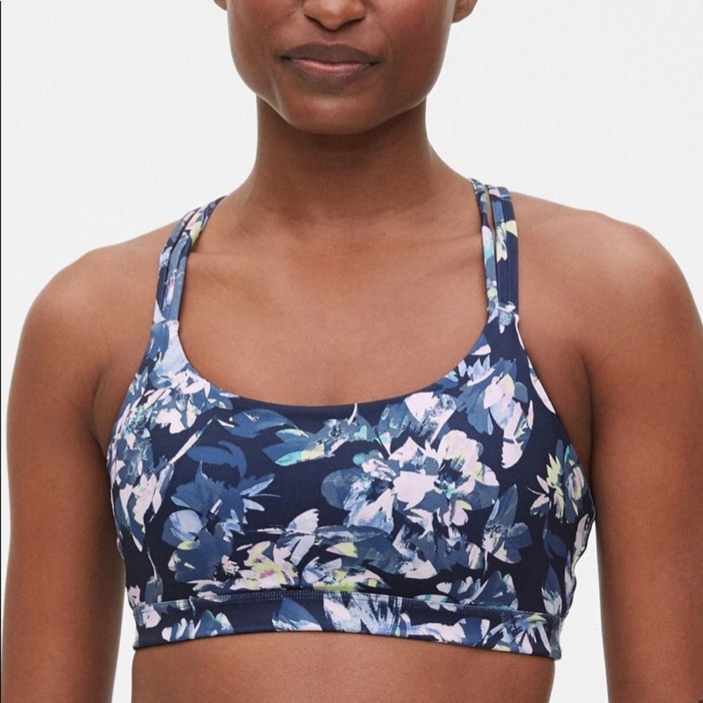 Gap Eclipse Strappy Sports Bra.  Size M.